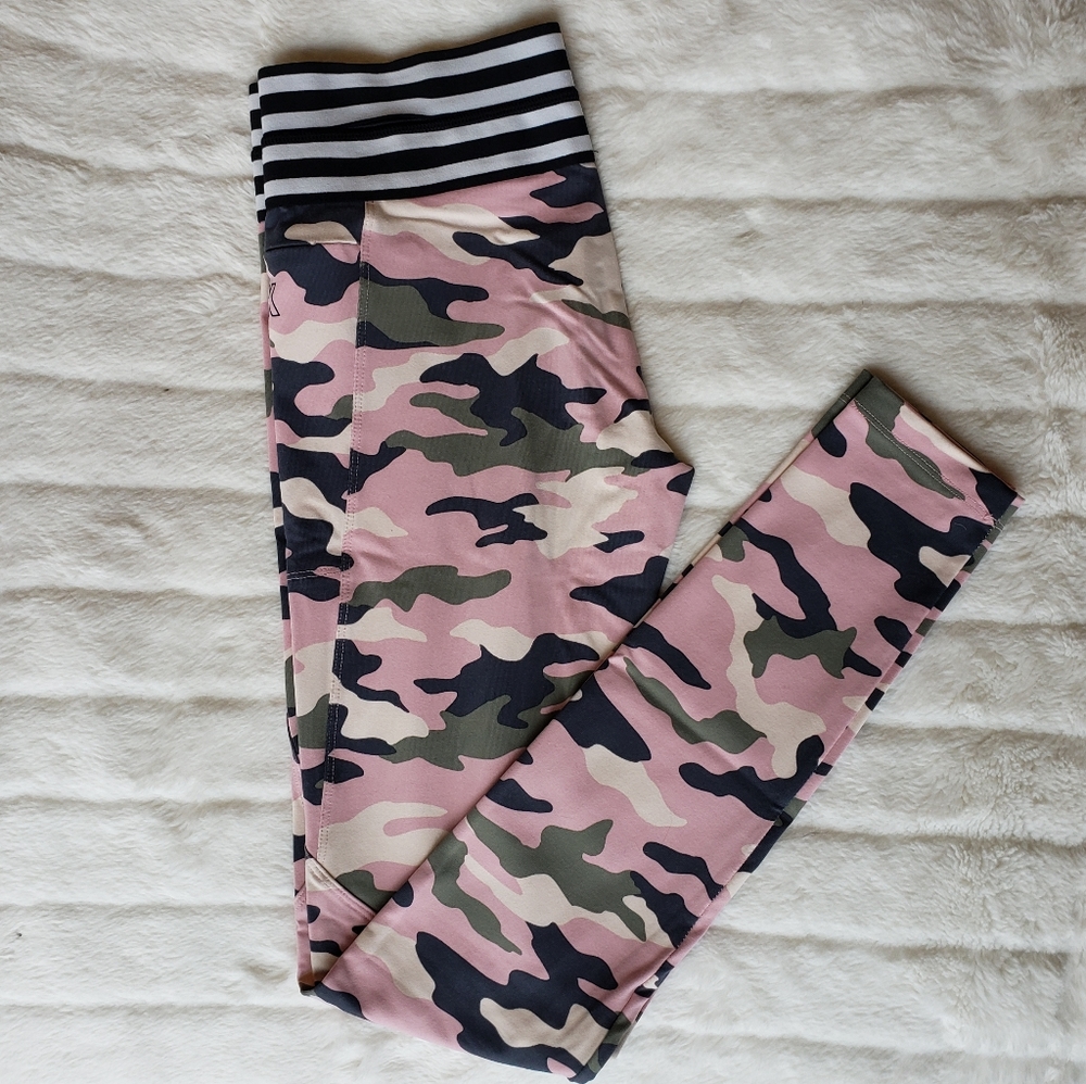 Victoria Secret Pink camo leggings